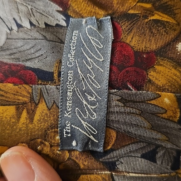 Lord & Taylor Floral & Fruit Patterned Tie. 100% Silk. Nice - Picture 3 of 5